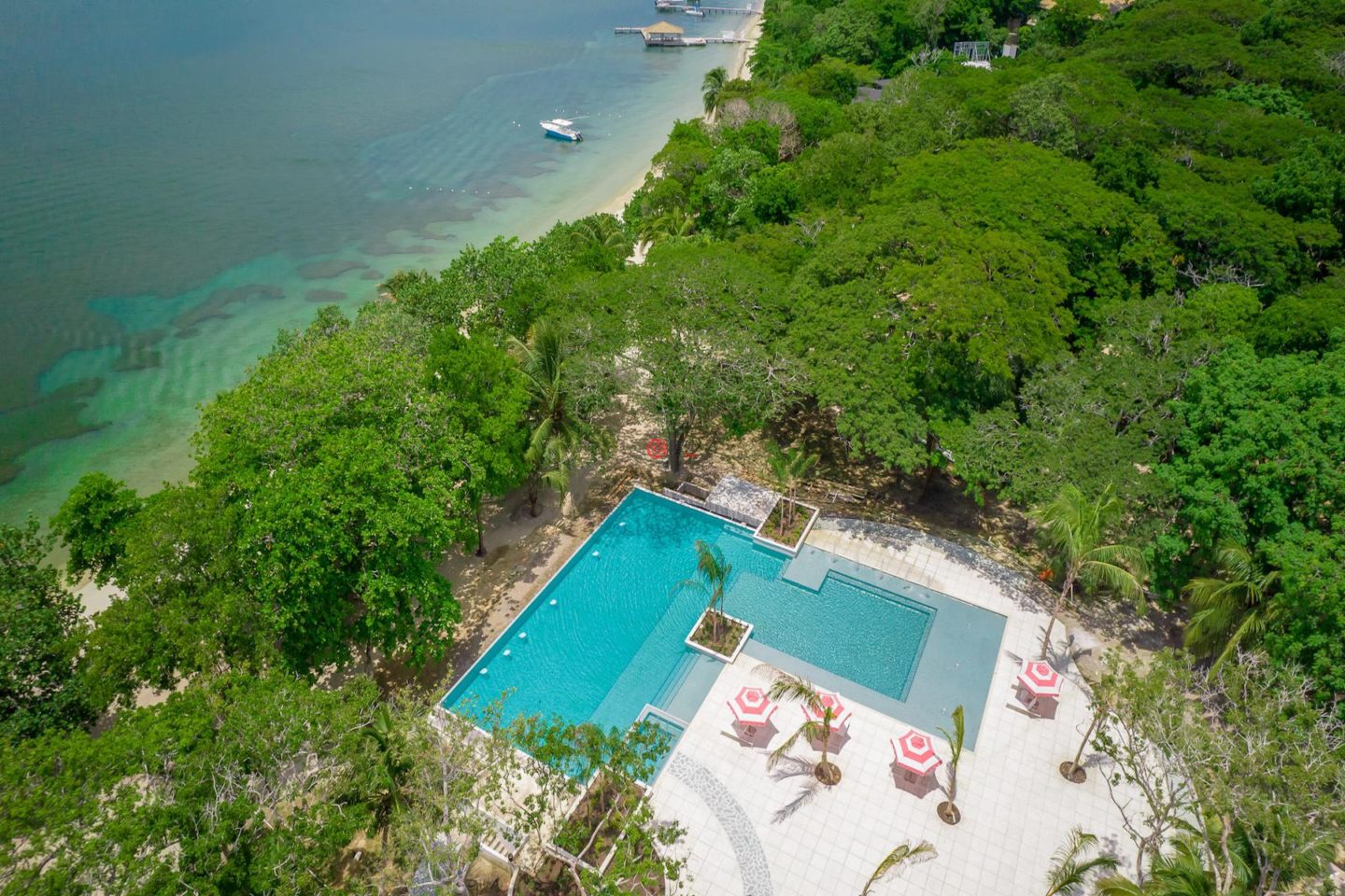 洪都拉斯海湾群岛Roatán的公寓，Oceanfront Condominium D9 Watercolors Resort 3rd Floor Building D，编号76872740