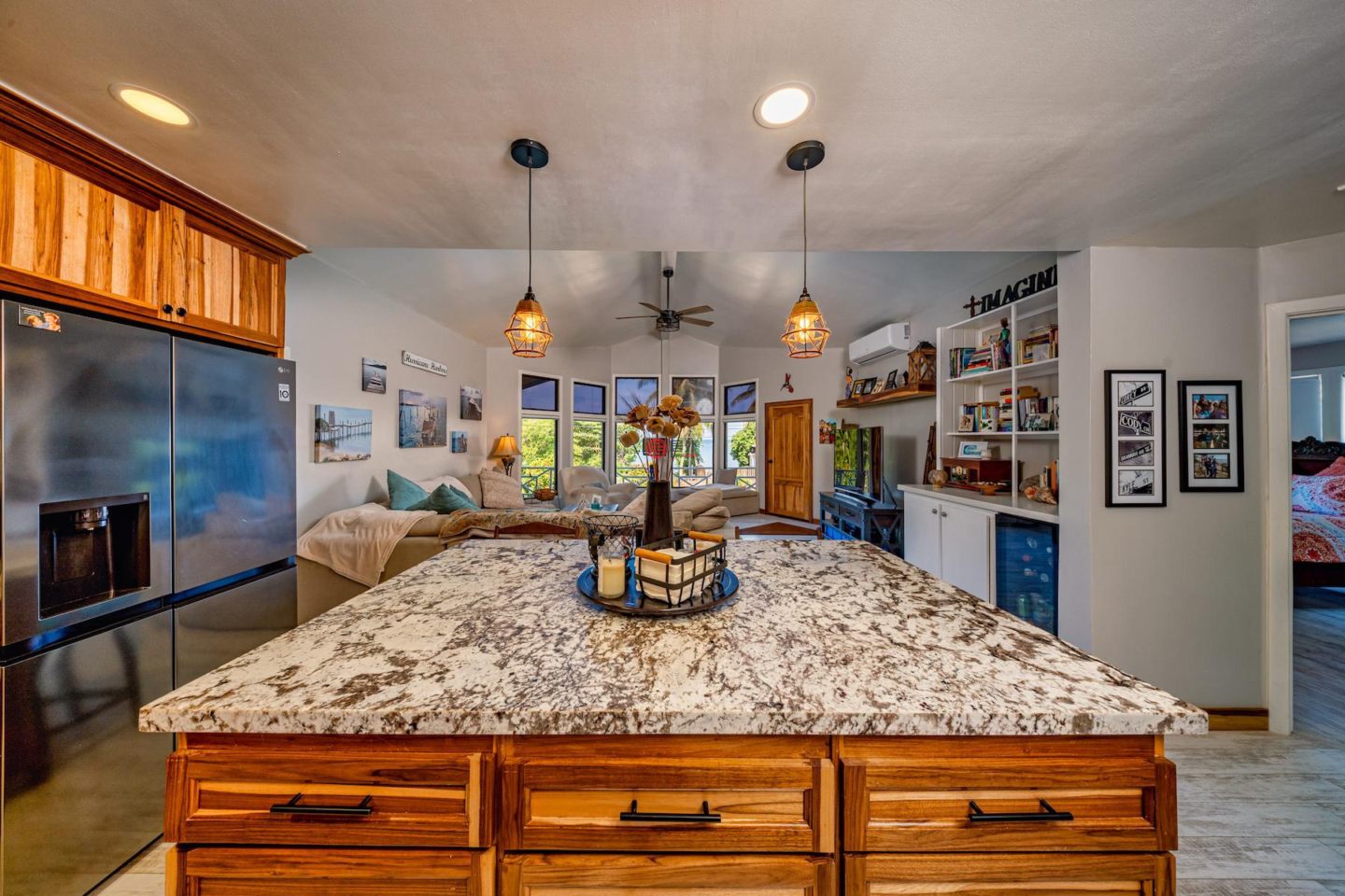 洪都拉斯海湾群岛Roatán的独栋别墅，Casa Seaclusion - 4B/3B Home with Oceanfront Lot，编号76643878