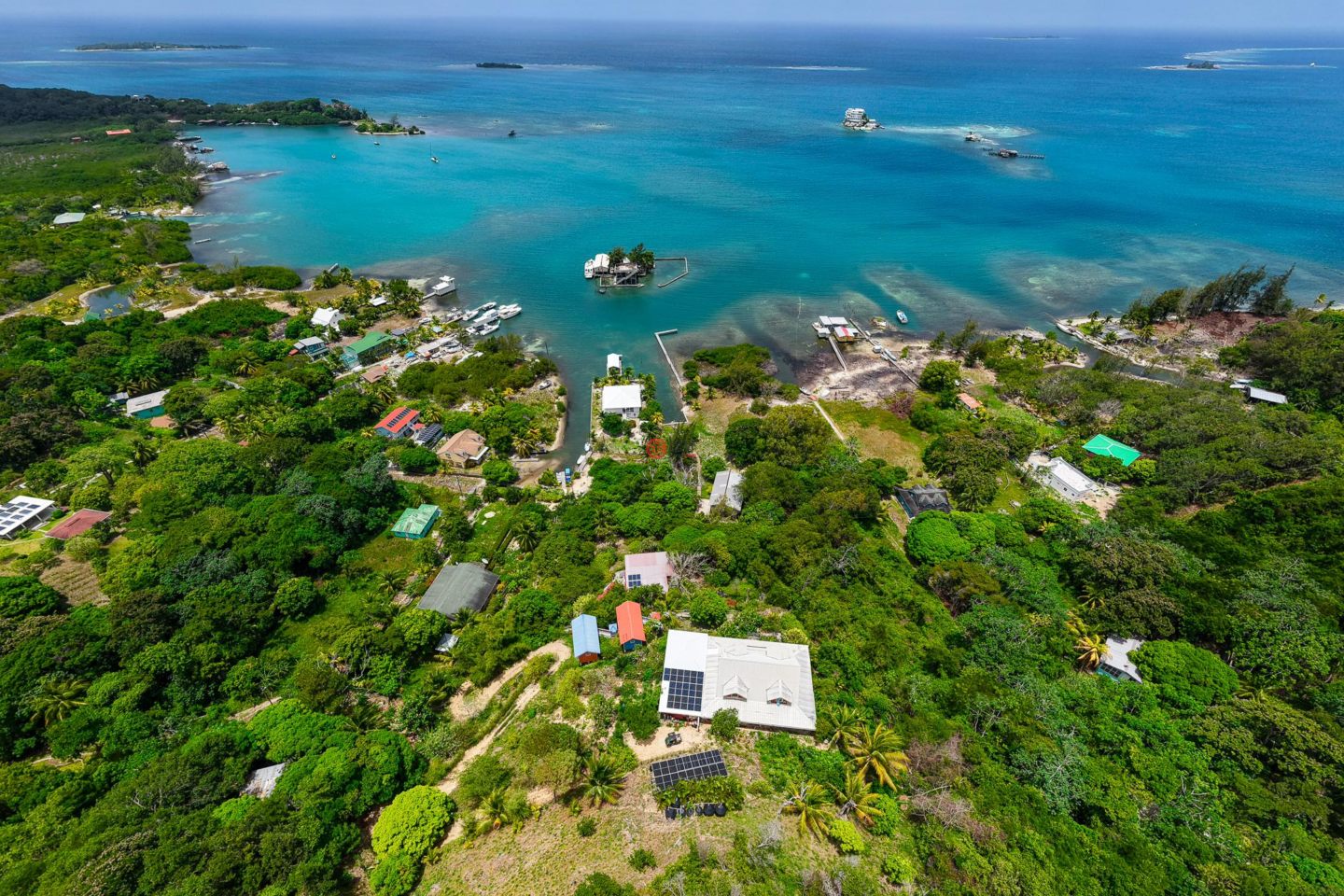 洪都拉斯海湾群岛瓜納哈島的独栋别墅，Ocean View Island Cottage with Boat Dock & Photogenic Views Guanaja，编号78412095