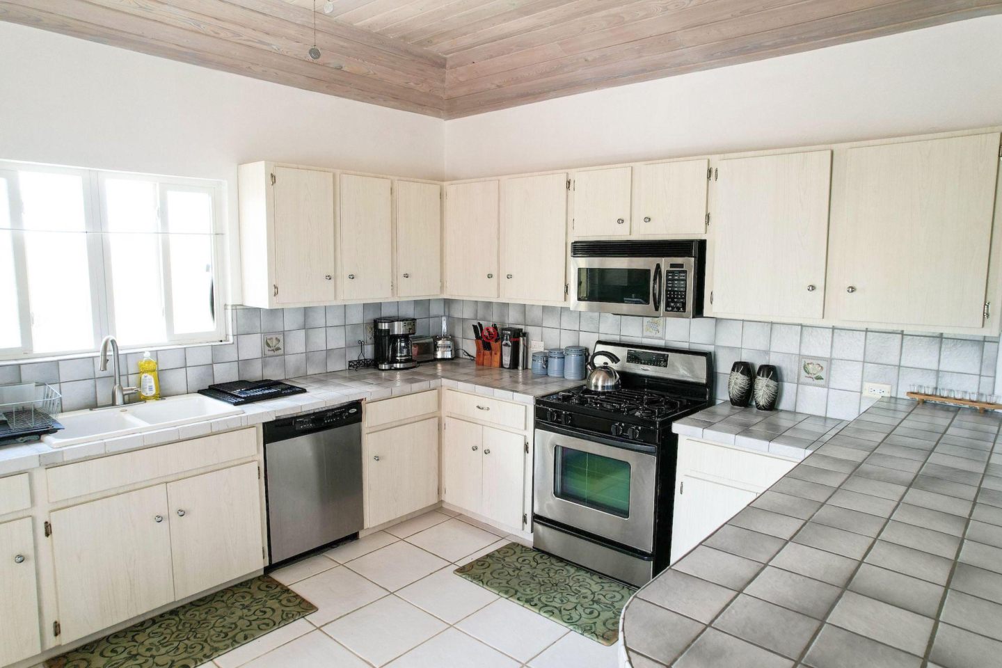 巴哈马Governors Harbour的住宅用地，Beachfront Home & Lot，编号78496141