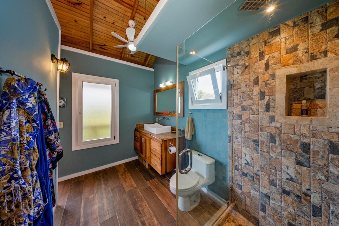 洪都拉斯海湾群岛Roatán的独栋别墅，Island-Style Hillside Haven with Panoramic North Shore Views，编号78473193