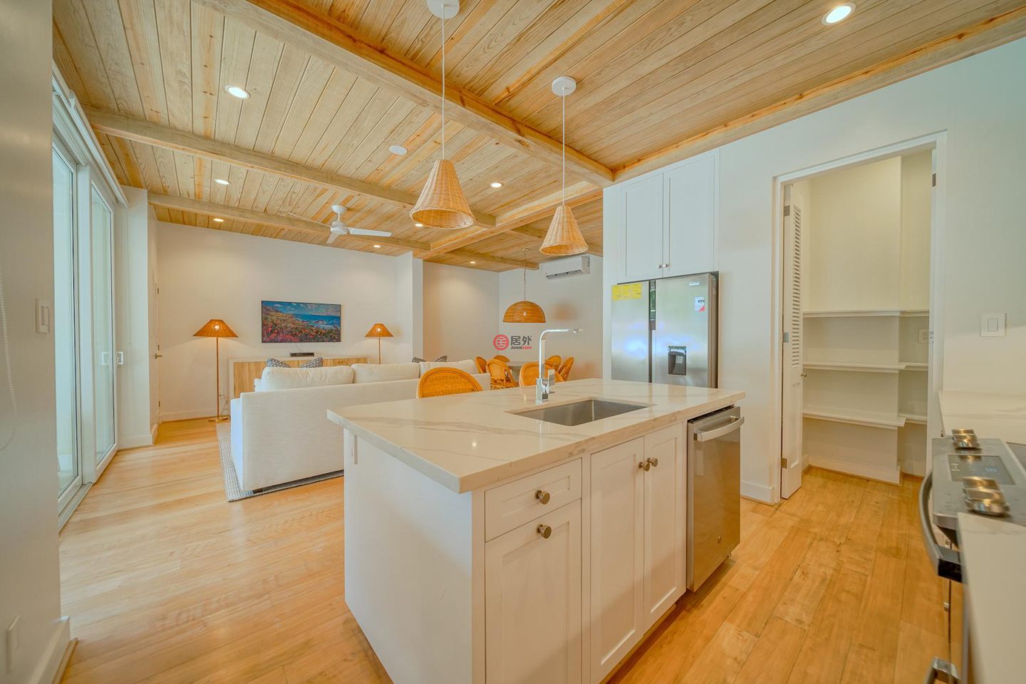 洪都拉斯海湾群岛Roatán的公寓，Oceanfront Condominium D4 Watercolors Resort 1st Floor Building D，编号76763848