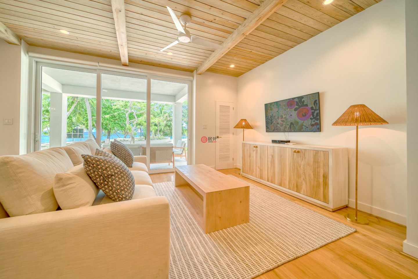 洪都拉斯海湾群岛Roatán的公寓，Oceanfront Condominium D4 Watercolors Resort 1st Floor Building D，编号76763848