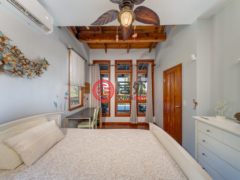 洪都拉斯海湾群岛Roatán的独栋别墅，Ocean View 5 BR Island Style Cottage Flamingo House，编号77263676