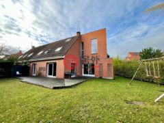 居外网在售法国4卧2卫的联排别墅总占地118平方米约人民币4,804,137