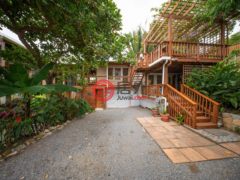 洪都拉斯海湾群岛Roatán的独栋别墅，Island-Style Hillside Haven with Panoramic North Shore Views，编号78473193