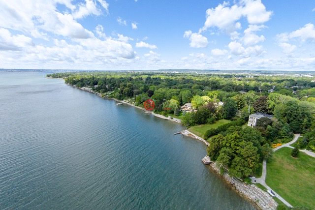 加拿大伯灵顿5卧5卫原装保留的公寓