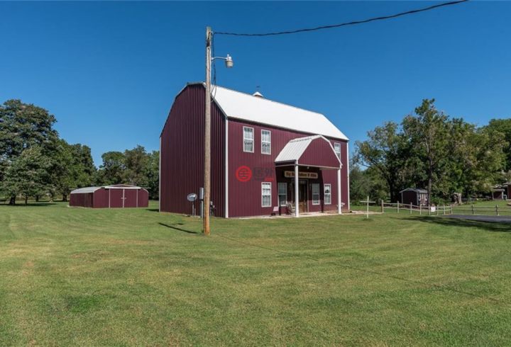 美国阿肯色州本顿维总占地8256平方米的商业地产